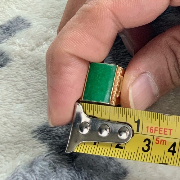 Jade 18k Ring - Picture 6 of 7